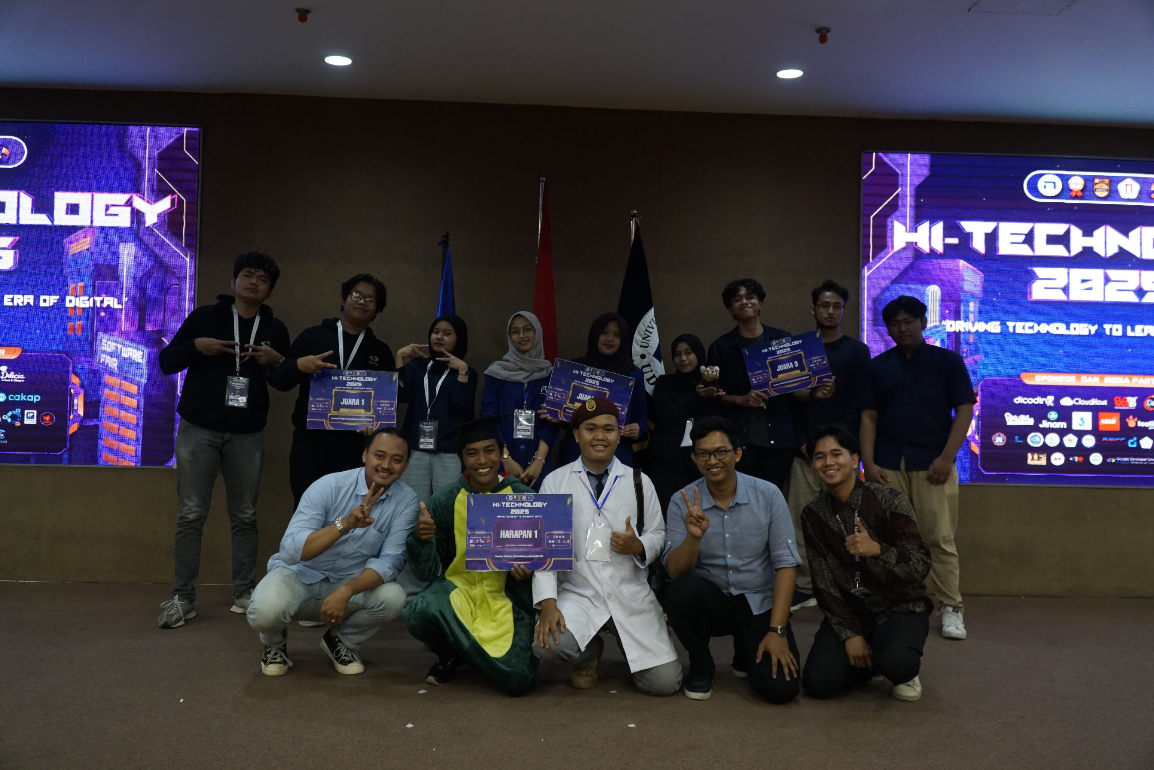 Visual suasana awarding ceremony HI-Technology